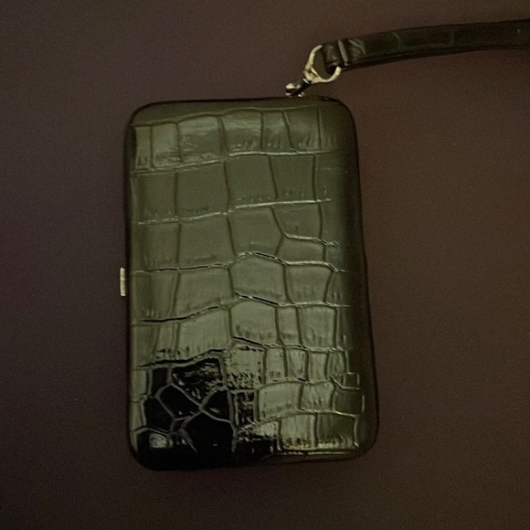 Black Faux Leather Reptile Skin Wristlet NWOT - Picture 1 of 3